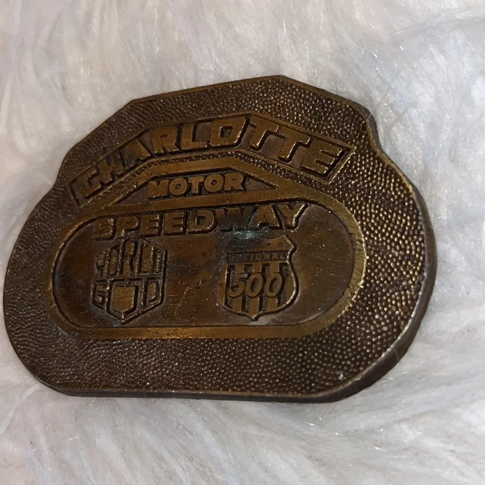 Charlotte motor speedway world gold national 500 belt buckle vintage